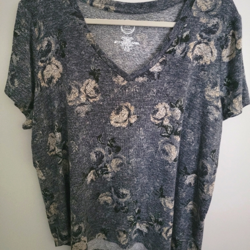 BEAUTIFUL top! Lightly worn!
